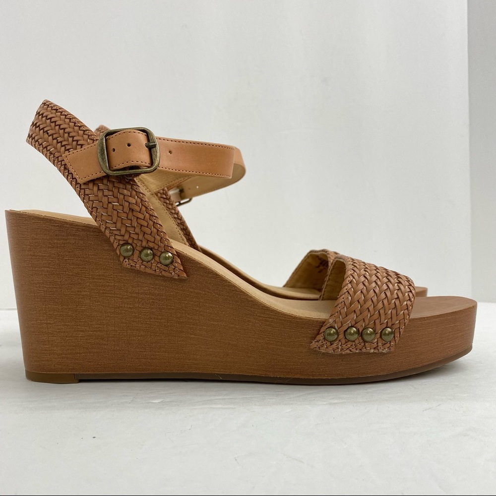 Lucky Brand Zyler Sz 9.5 Women’s Tan Macaroon Weevel Weave Woven Wedge Sandals